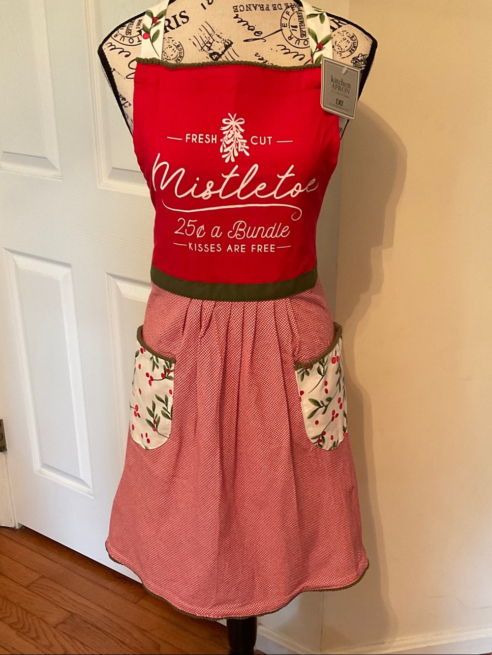Design Imports “Fresh Cut Mistletoe $.25 a Bundle Kisses Are Free” Apron Festive